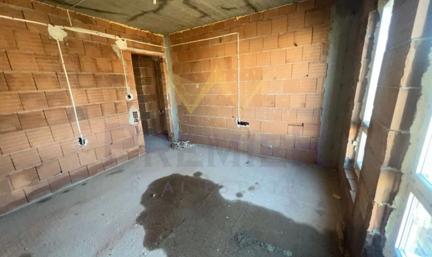 Тристаен в кв.Остромила гр. Пловдив -  - снимка 1 - Имоти Премиер