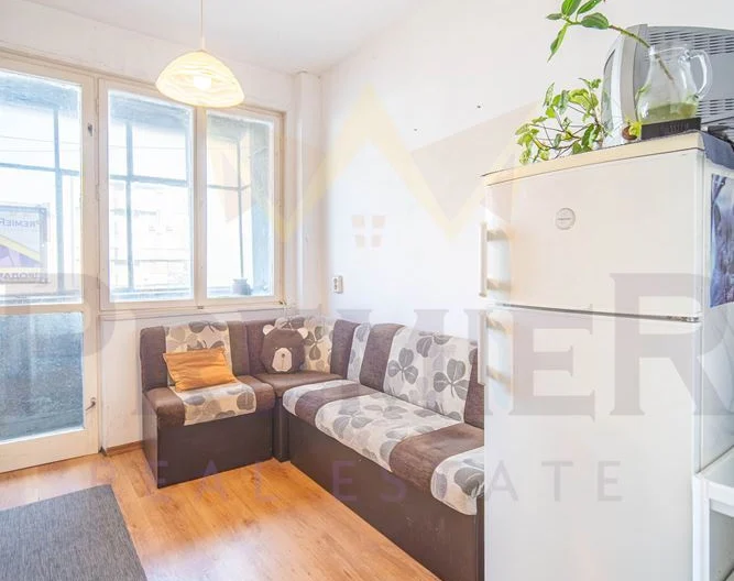 Тухлен апартамент на среден етаж кв. Чайка - - снимка 20 - Имоти Премиер