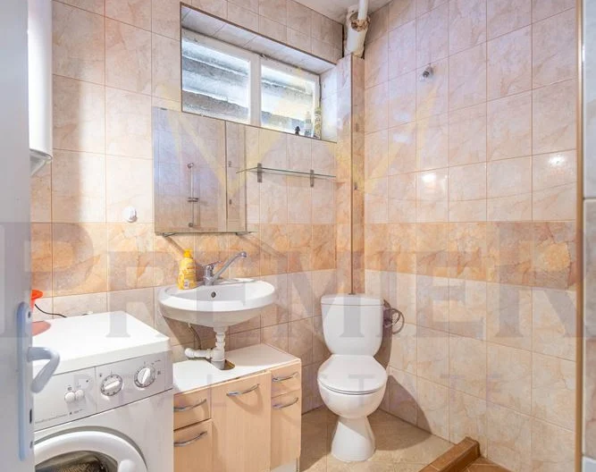 Тухлен апартамент на среден етаж кв. Чайка - - снимка 25 - Имоти Премиер