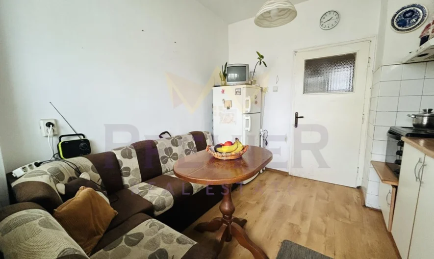 Тухлен апартамент на среден етаж кв. Чайка - - снимка 4 - Имоти Премиер