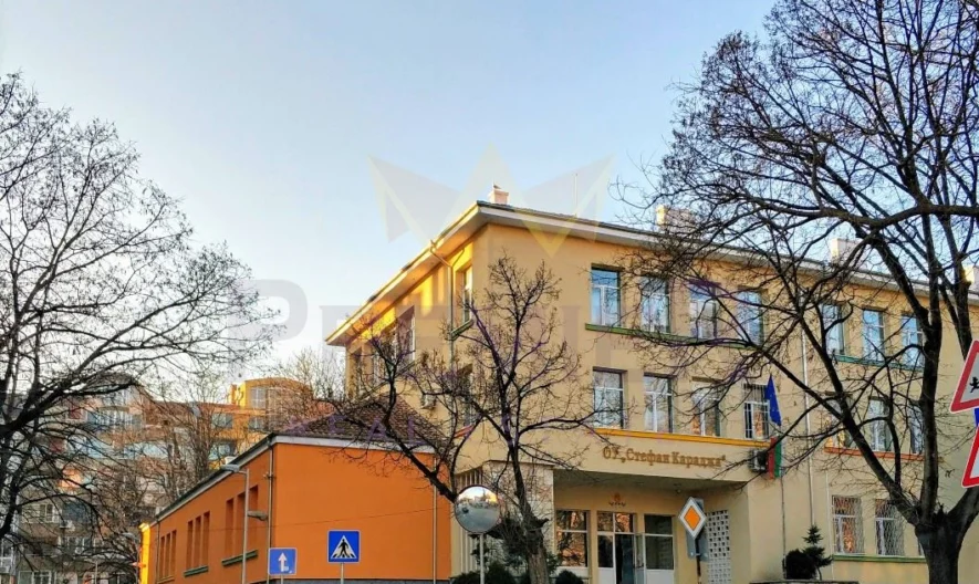 Two garages next to „Stefan Karadzha“ school, Varna -  - snimka 1 - Imoti Premier