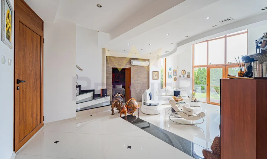 Two-storey energy-efficient house with a pool, spacious yard and sea panorama in Balchik. -  - snimka 14 - Imoti Premier