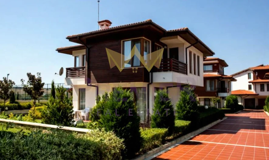 Two-storey house with a yard in a gated complex in the village of Lozenets. - - snimka 1 - Imoti Premier