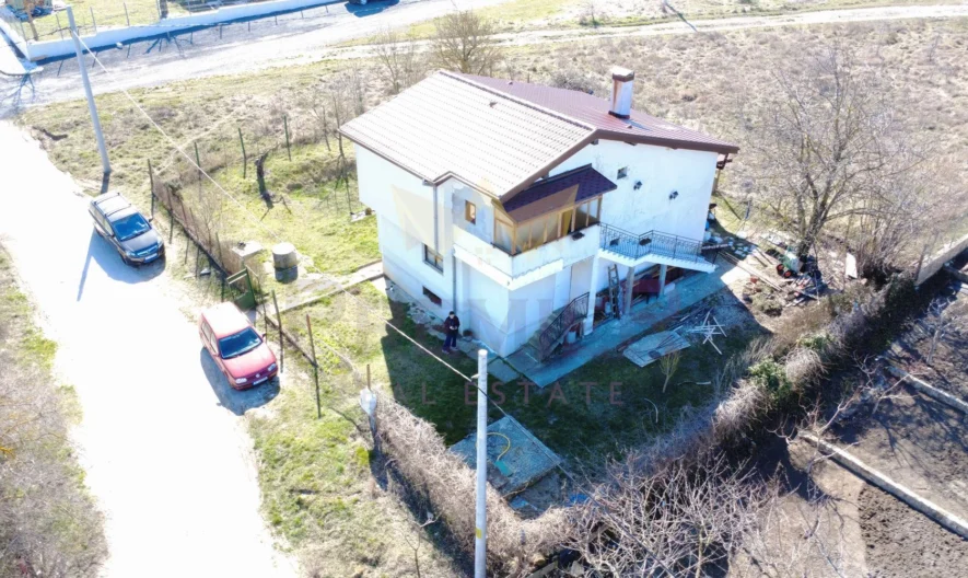 Two-storey house with yard and well, 10 min. from Varna, Yarebichna village – new roof, furnished -  - snimka 2 - Imoti Premier