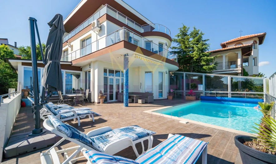 Уникална къща с морска панорама за под наем в гр.Балчик - - снимка 1 - Имоти Премиер