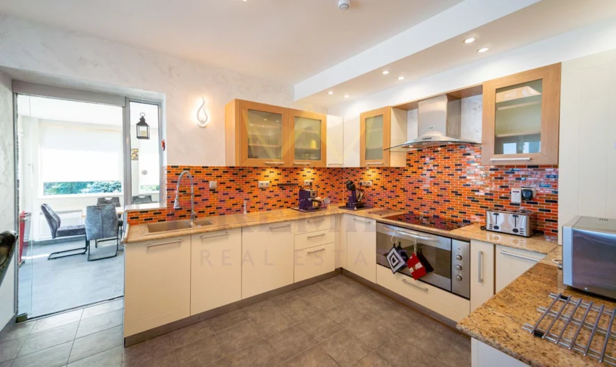 Уникална къща с морска панорама за под наем в гр.Балчик - - снимка 8 - Имоти Премиер