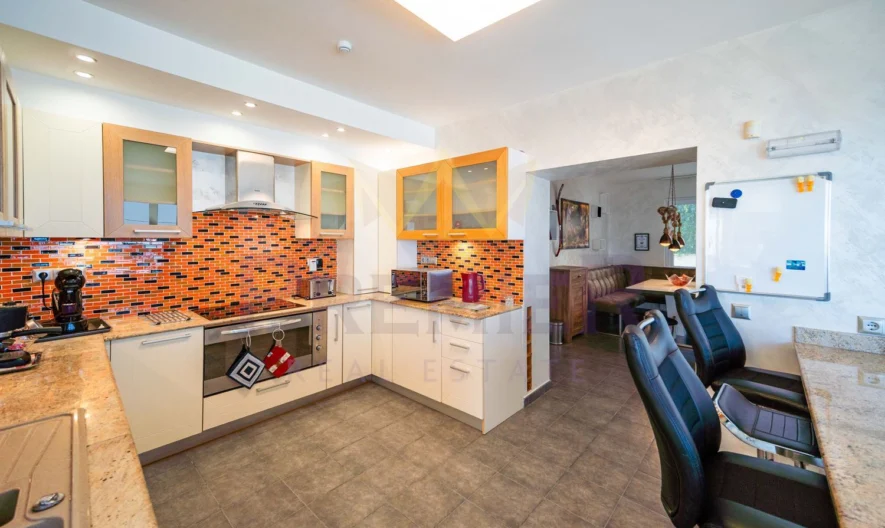 Уникална къща с морска панорама за под наем в гр.Балчик - - снимка 9 - Имоти Премиер