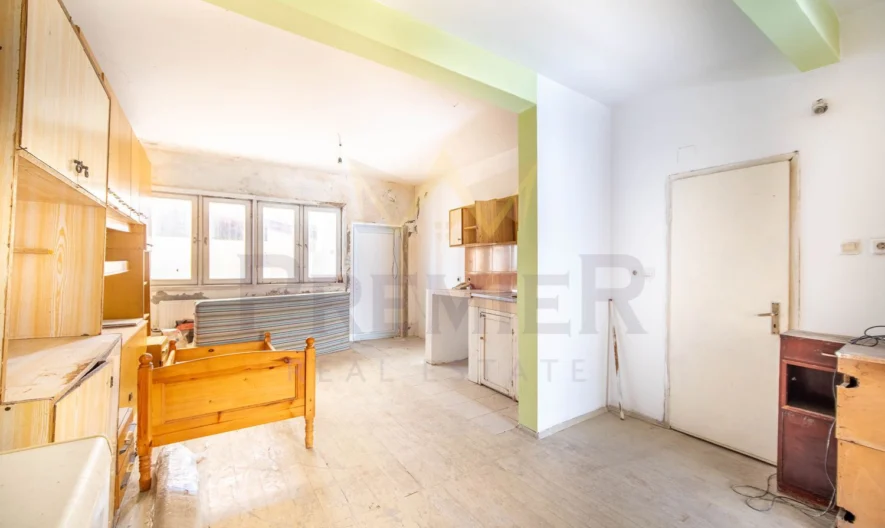 Уникална триетажна къща, разположена в центъра на град Каварна. -  - снимка 11 - Имоти Премиер