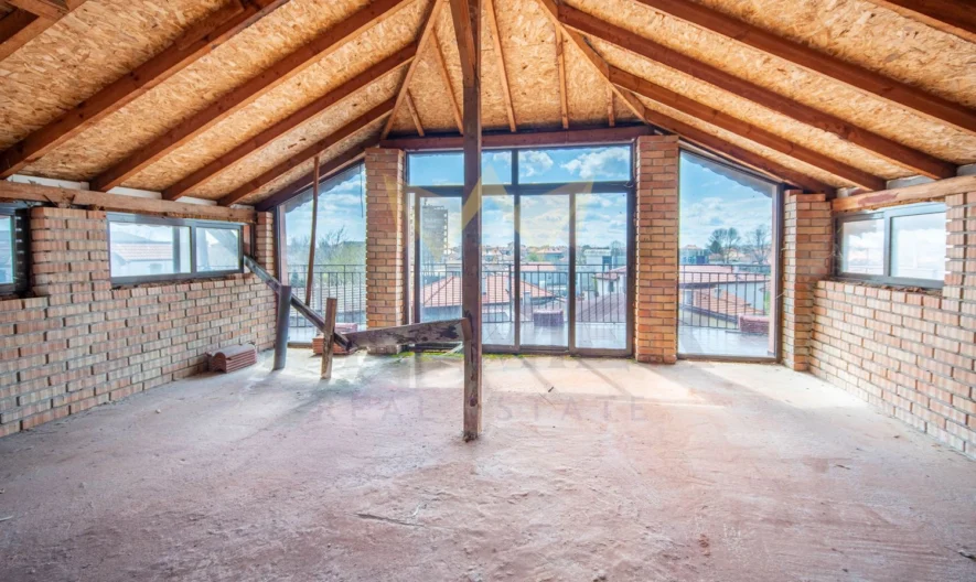 Уникална триетажна къща, разположена в центъра на град Каварна. -  - снимка 21 - Имоти Премиер