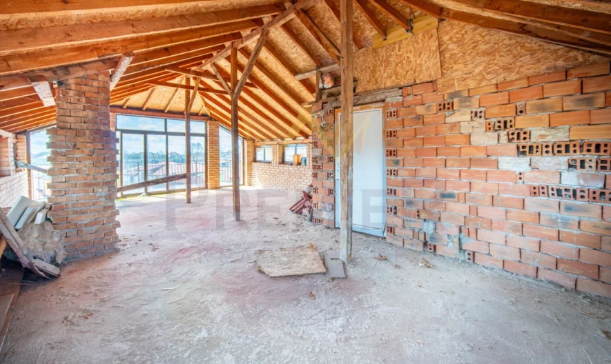 Уникална триетажна къща, разположена в центъра на град Каварна. -  - снимка 22 - Имоти Премиер