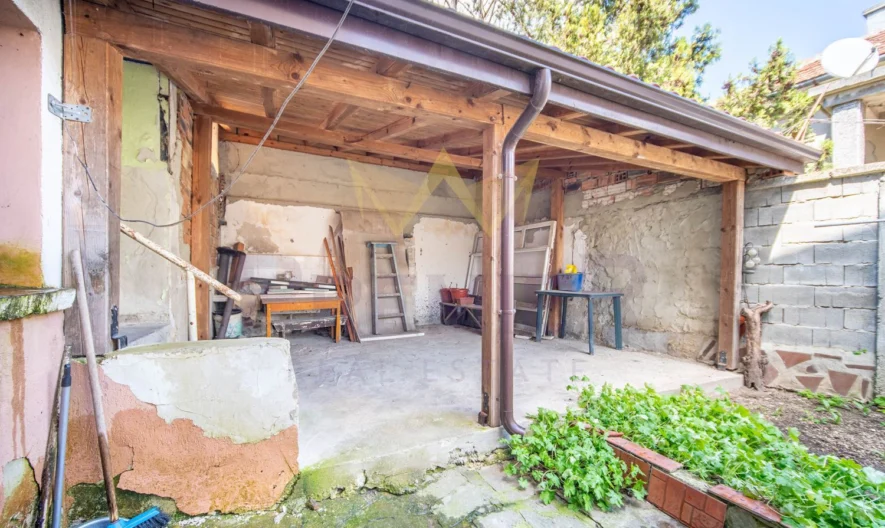 Уникална триетажна къща, разположена в центъра на град Каварна. -  - снимка 23 - Имоти Премиер