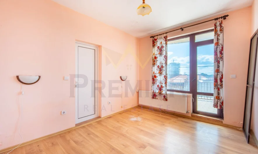 Уникална триетажна къща, разположена в центъра на град Каварна. -  - снимка 3 - Имоти Премиер