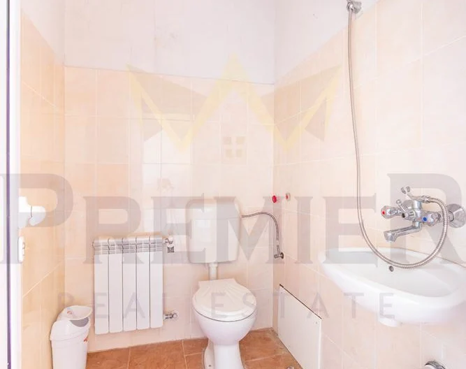 Уникална триетажна къща, разположена в центъра на град Каварна. -  - снимка 6 - Имоти Премиер