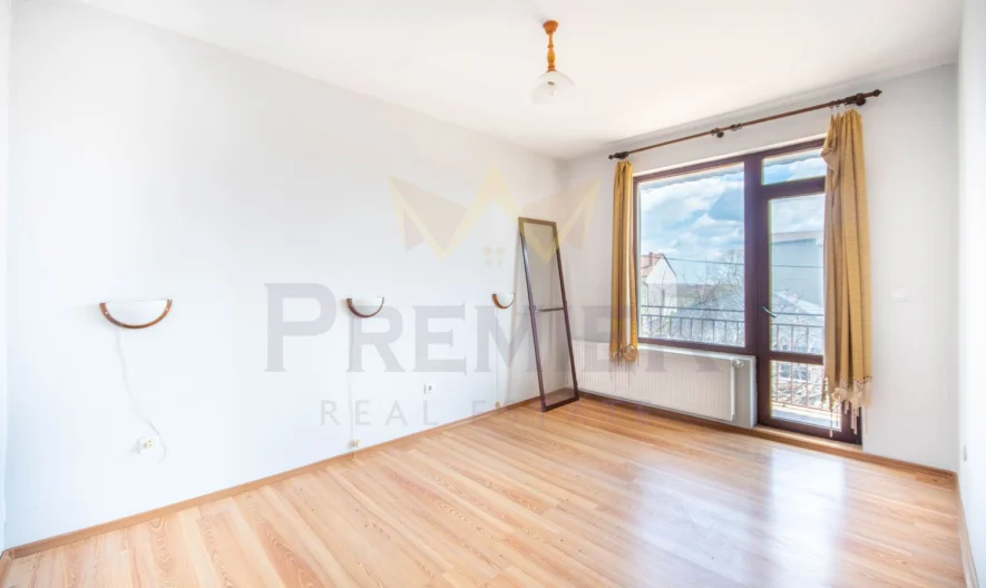 Уникална триетажна къща, разположена в центъра на град Каварна. - - снимка 8 - Имоти Премиер