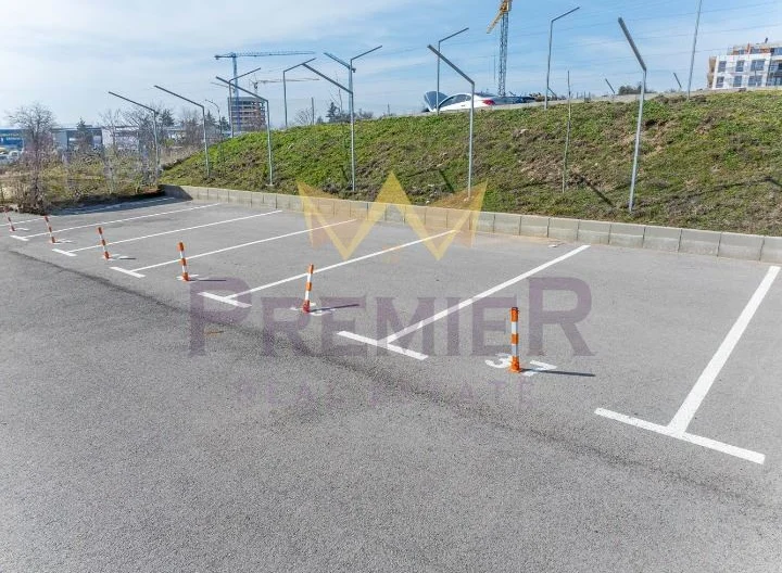 🚗 УНИКАЛНО ИНВЕСТИЦИОННО ПРЕДЛОЖЕНИЕ // НАЗЕМЕН ПАРКИНГ с 30 бр. Паркоместа // гр. Варна -  - снимка 2 - Имоти Премиер