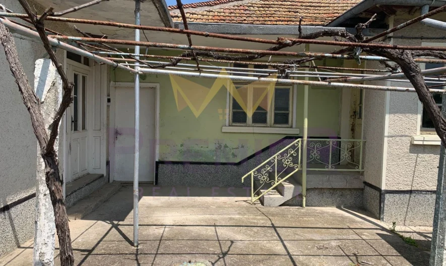 Уютна къща с голямо дворно място в с. Брестак, обл. Варна -  - снимка 4 - Имоти Премиер