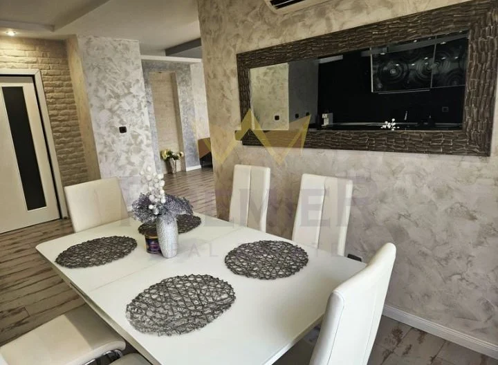 Vierzimmerwohnung, luxuriös möbliert, mit 2 Stellplätzen / Ortslage Manastirski Rid -  - snimka 2 - Imoti Premier
