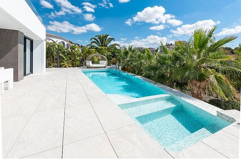 Вила в Calpe, Alicante (4 спални, 4 бани) -  - снимка 1 - Имоти Премиер