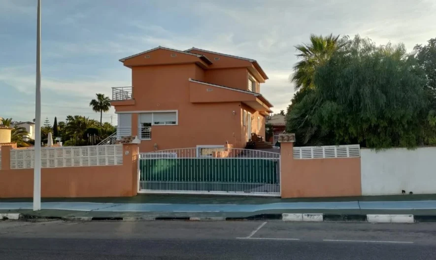 Вила в Calpe, Alicante (5 спални, 4 бани) -  - снимка 1 - Имоти Премиер