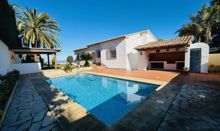 Вила в Denia, Alicante (3 спални, 3 бани) -  - снимка 1 - Имоти Премиер