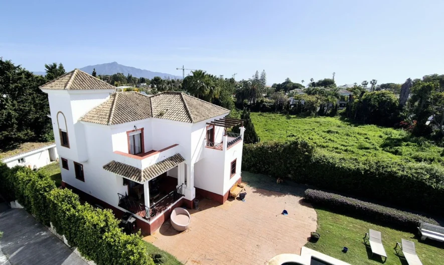 Вила в Guadalmina Baja, Málaga (4 спални, 4 бани) -  - снимка 1 - Имоти Премиер