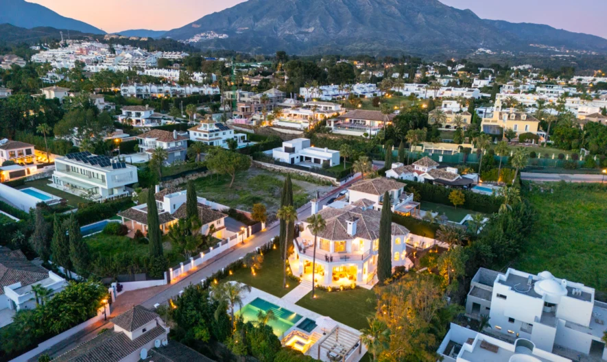 Вила в Marbella, Málaga (5 спални, 6 бани) -  - снимка 1 - Имоти Премиер