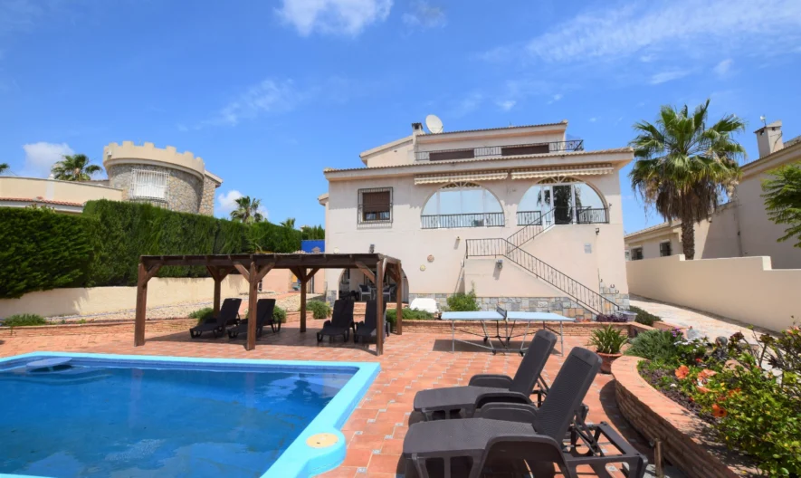 וילה v Siudad Kesada, Alikante (5 חדרי שינה, 6 חדרי אמבטיה) -  - snimka 1 - Imoti Premier