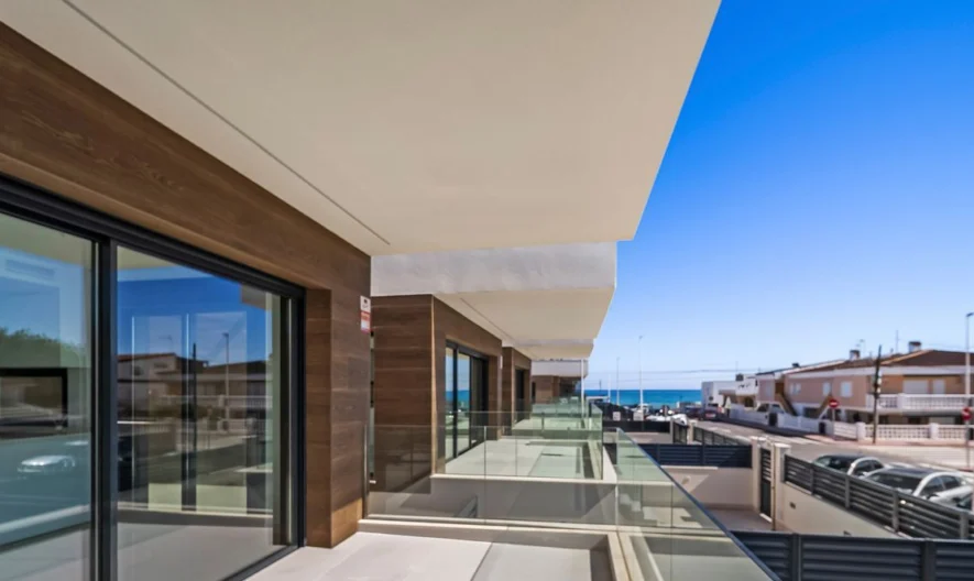 Вила в Torrevieja, Alicante (4 спални, 3 бани) - - снимка 1 - Имоти Премиер
