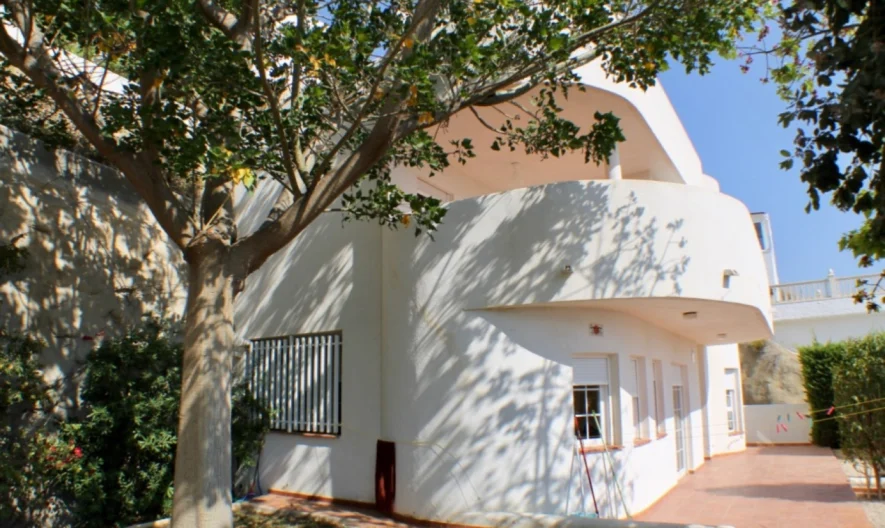 Вила в Villajoyosa, Alicante (4 спални, 3 бани) -  - снимка 1 - Имоти Премиер