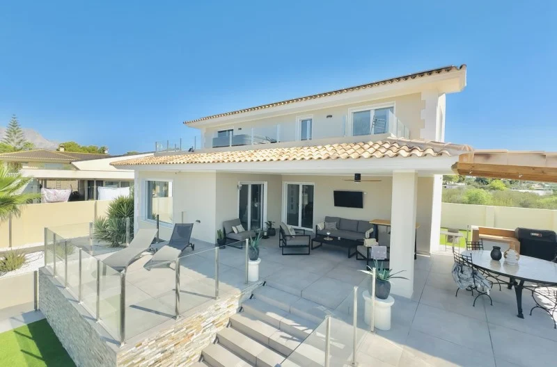 Villa Albirban, Alicantéban (4 hálószoba, 3 fürdőszoba) - - snimka 1 - Imoti Premier