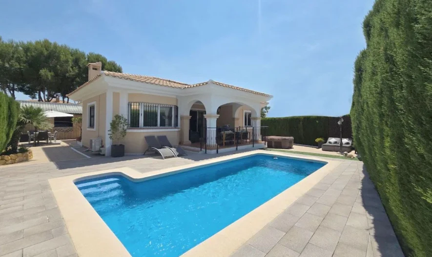 Villa in Alicante (4 Schlafzimmer, 2 Badezimmer) -  - snimka 1 - Imoti Premier