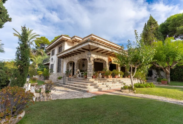 Агенция за недвижими имоти - Имоти Премиер - имот - 1211645, Цена: 1600000 EUR
