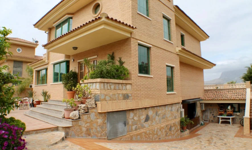 Villa in Benidorm, Alicante (6 bedrooms, 5 bathrooms) -  - snimka 1 - Imoti Premier