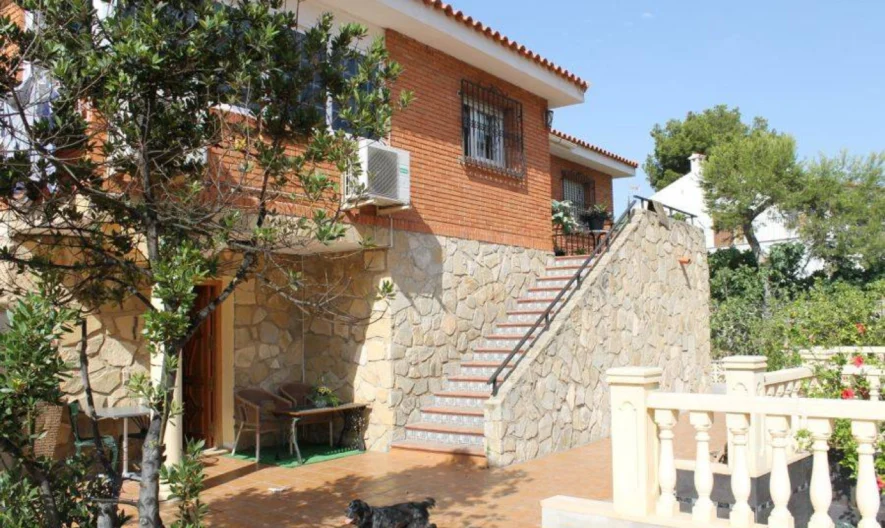 Villa in Benidorm, Alicante (9 bedrooms, 4 bathrooms) -  - snimka 1 - Imoti Premier