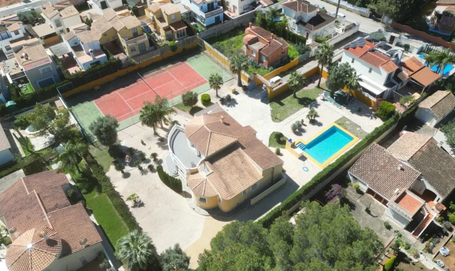 Villa in Denia, Alicante (4 Schlafzimmer, 3 Badezimmer) - - snimka 1 - Imoti Premier