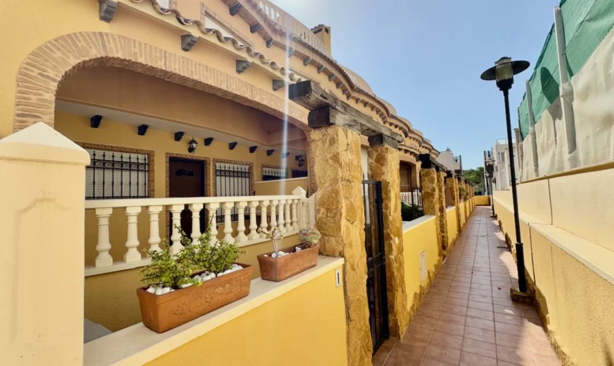 Villa in Guardamar del Segura, Alicante (4 bedrooms, 2 bathrooms) - - snimka 1 - Imoti Premier