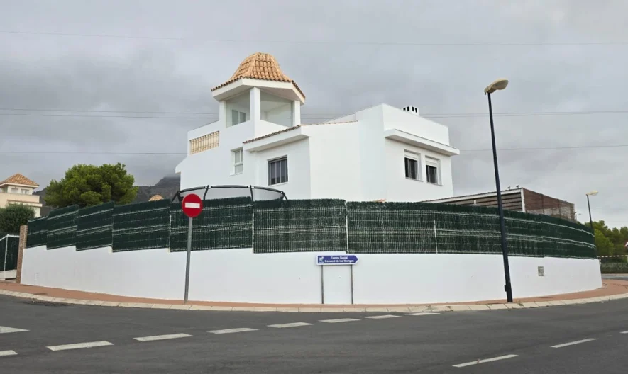 Villa in La Nucía, Alicante (4 bedrooms, 2 bathrooms) -  - snimka 1 - Imoti Premier