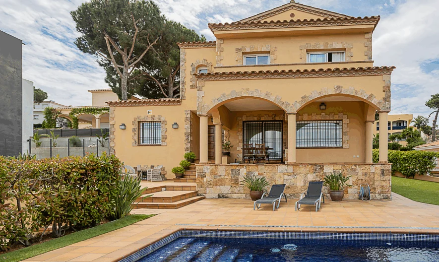Villa in Lloret de Mar, Barcelona (4 bedrooms, 3 bathrooms) -  - snimka 1 - Imoti Premier