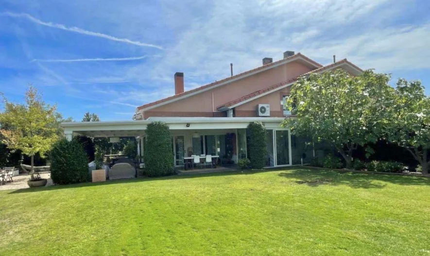 Villa in Madrid (5 Schlafzimmer, 4 Badezimmer) -  - snimka 1 - Imoti Premier