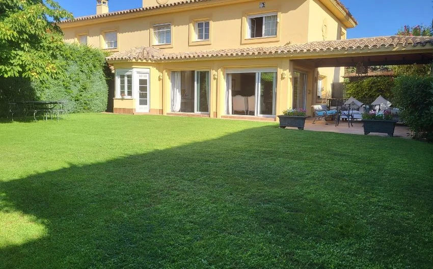 Villa in Madrid (5 Schlafzimmer, 6 Badezimmer) -  - snimka 1 - Imoti Premier