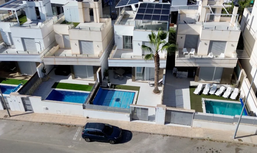 Villa in Orihuela Costa, Alicante (3 Schlafzimmer, 2 Badezimmer) -  - snimka 1 - Imoti Premier