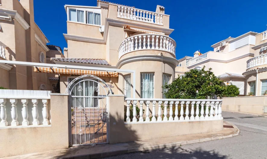 Villa in Orihuela Costa, Alicante (4 Schlafzimmer, 1 Badezimmer) -  - snimka 1 - Imoti Premier
