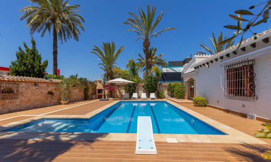 Villa in Orihuela Costa, Alicante (4 Schlafzimmer, 2 Badezimmer) - - snimka 1 - Imoti Premier