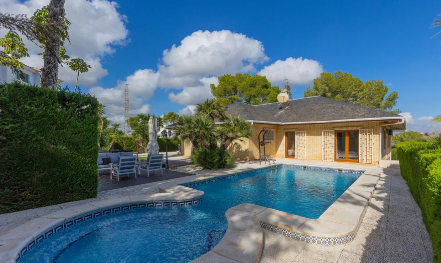 Villa in Orihuela Costa, Alicante (5 Schlafzimmer, 3 Badezimmer) - - snimka 1 - Imoti Premier