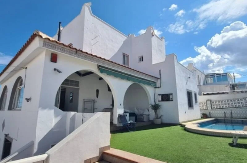 Villa in Orihuela Costa, Alicante (6 Schlafzimmer, 4 Badezimmer) - - snimka 1 - Imoti Premier