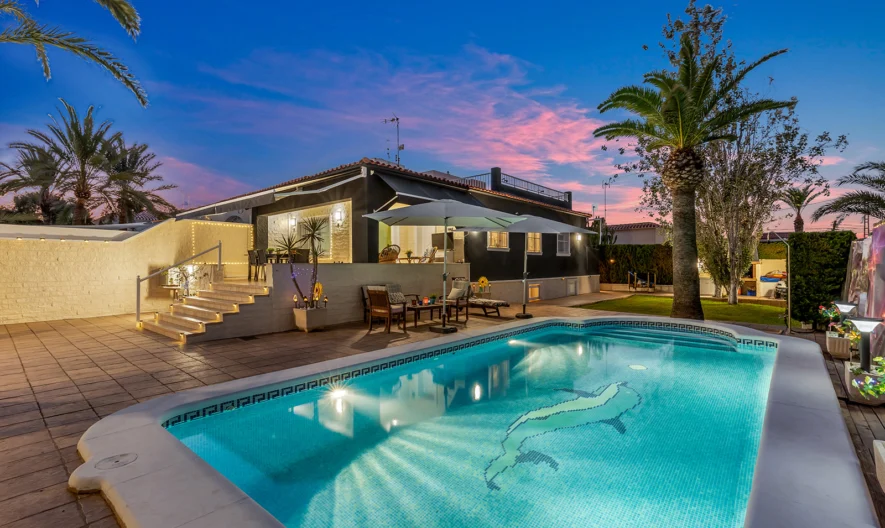 Villa in Torrevieja, Alicante (4 Schlafzimmer, 2 Badezimmer) - - snimka 1 - Imoti Premier