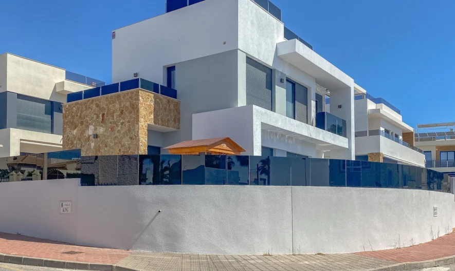 Villa in Torrevieja, Alicante (4 Schlafzimmer, 4 Badezimmer) - - snimka 1 - Imoti Premier