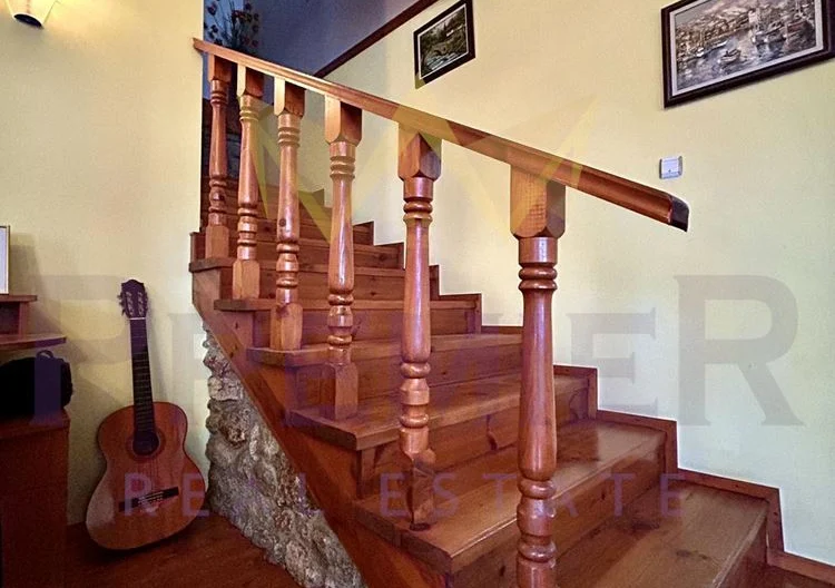 Впечатляваща двуетажна къща в град Балчик - - снимка 10 - Имоти Премиер