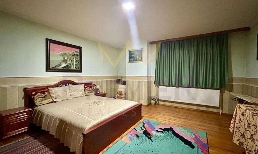 Впечатляваща двуетажна къща в град Балчик -  - снимка 13 - Имоти Премиер