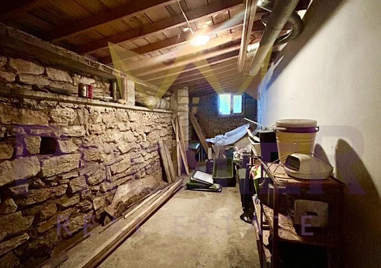 Впечатляваща двуетажна къща в град Балчик -  - снимка 17 - Имоти Премиер